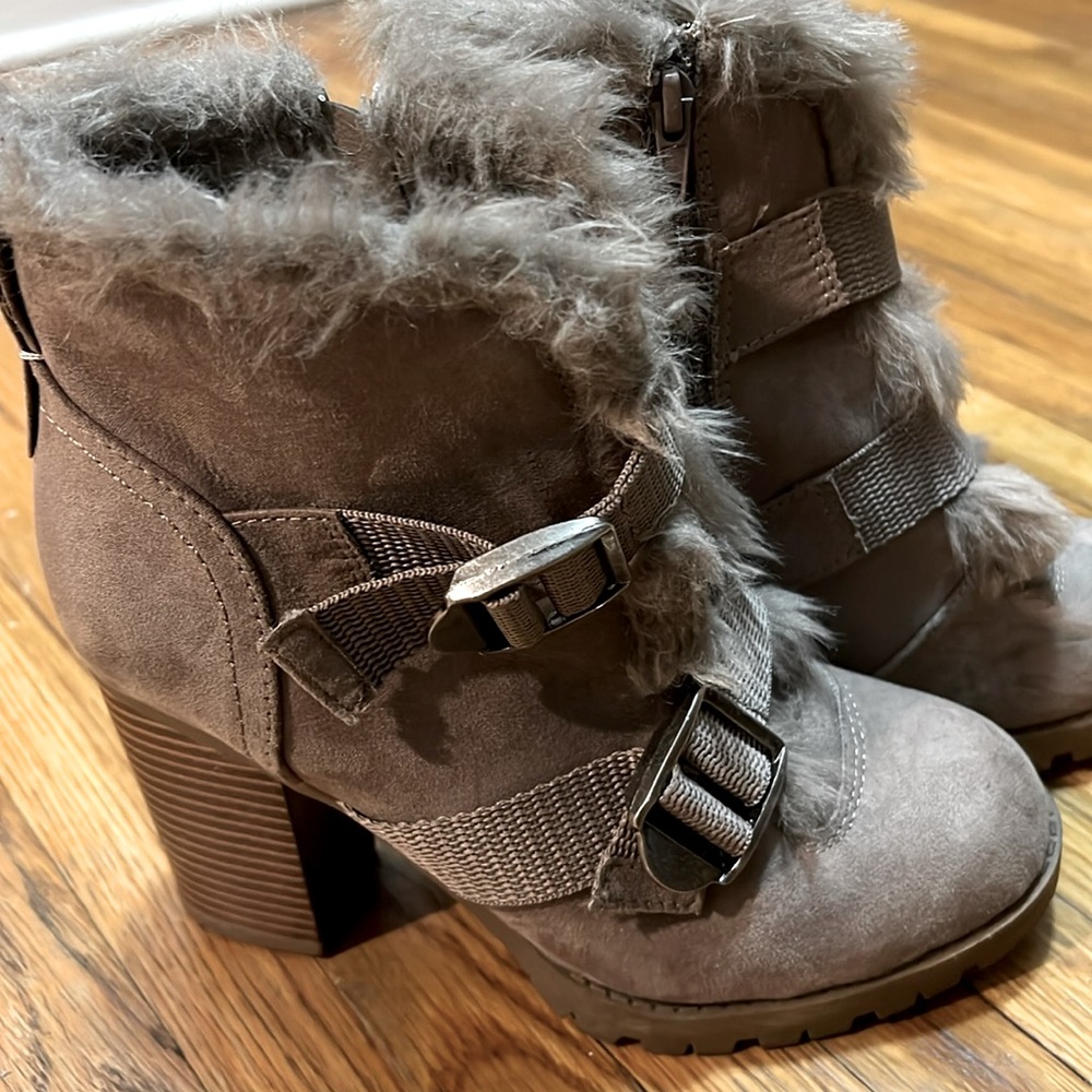 Heel Booties with faux fur trim